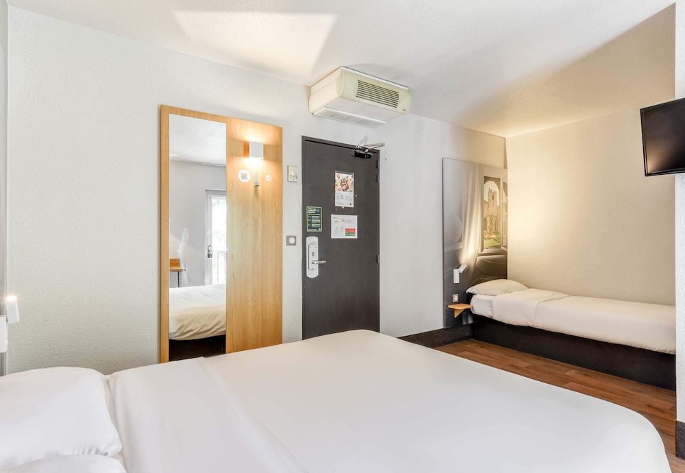 Room, Twin Beds, 1 Double and 1 Single Bed
