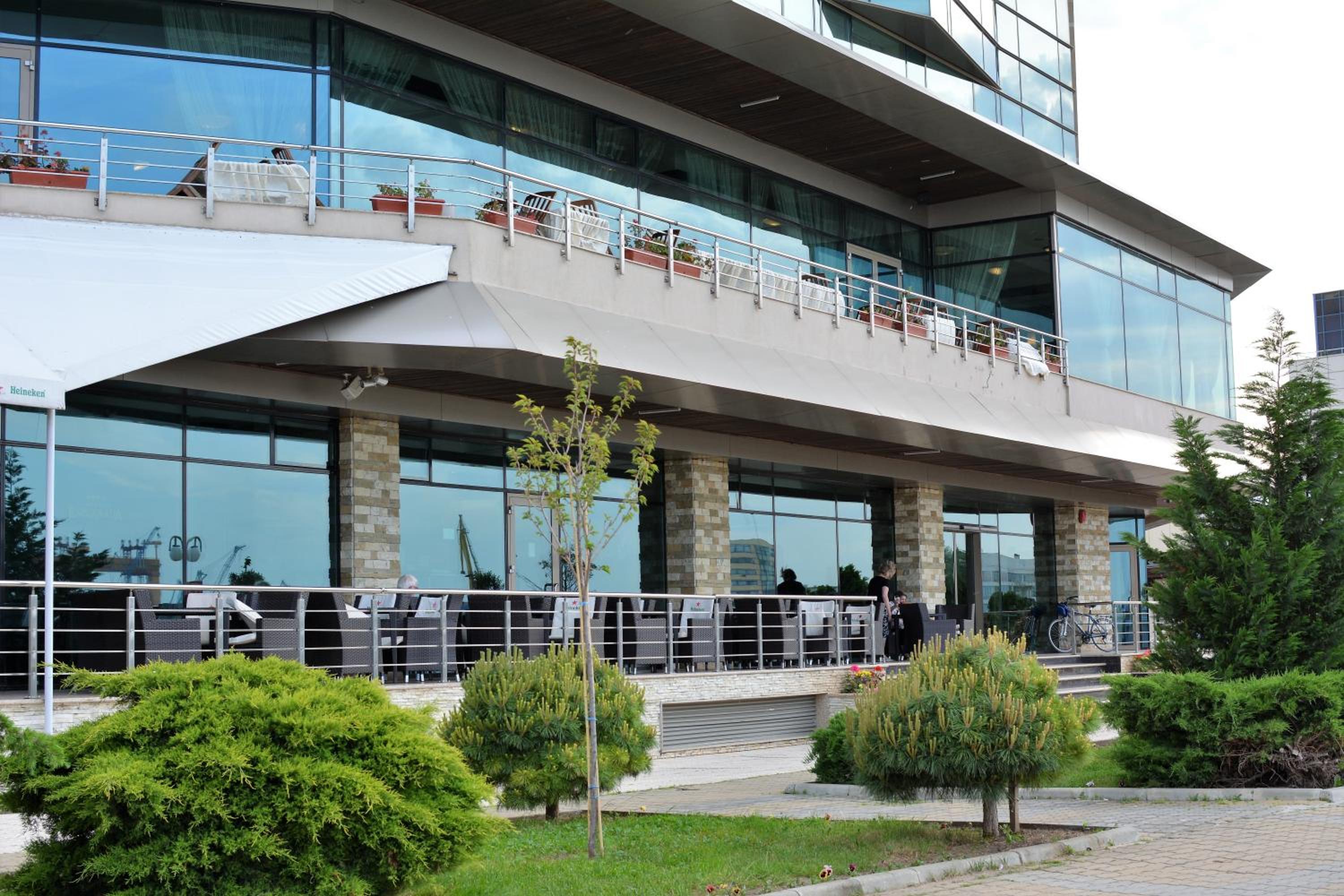 Esplanada Hotel 4/50