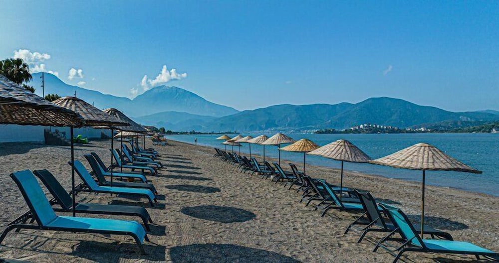 Uras Beach Hotel 43/50