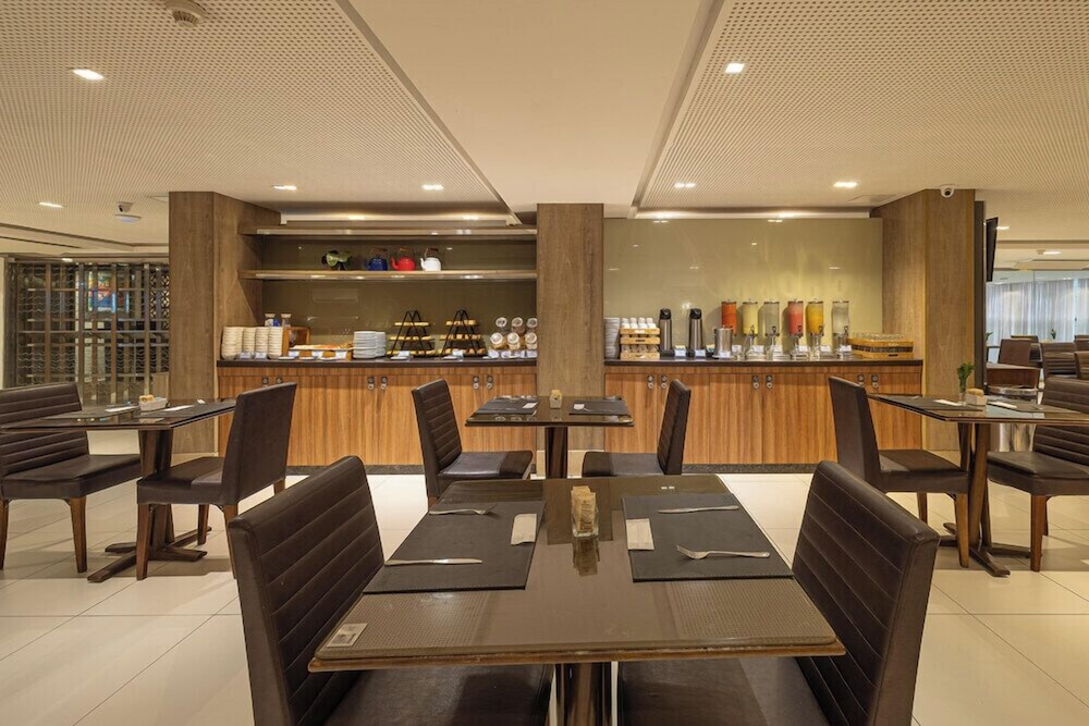 Manaira Hotel 43/56