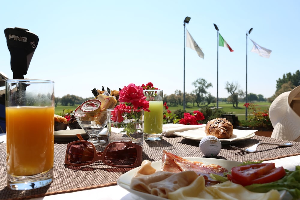 Golf Hotel 52/68