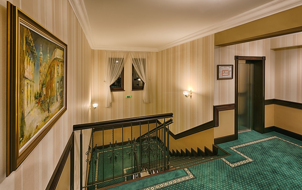 Magus Hotel 34/57