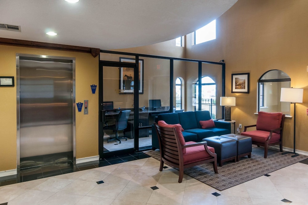 Comfort Inn North Conroe, TX 33/48