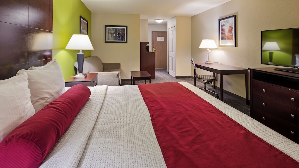 Best Western Plus Mansfield Inn & Suites 8/34