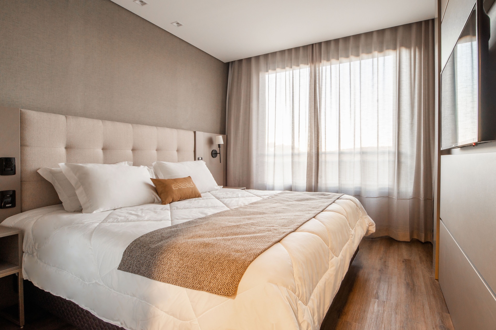 SUITE, ACCESSIBLE