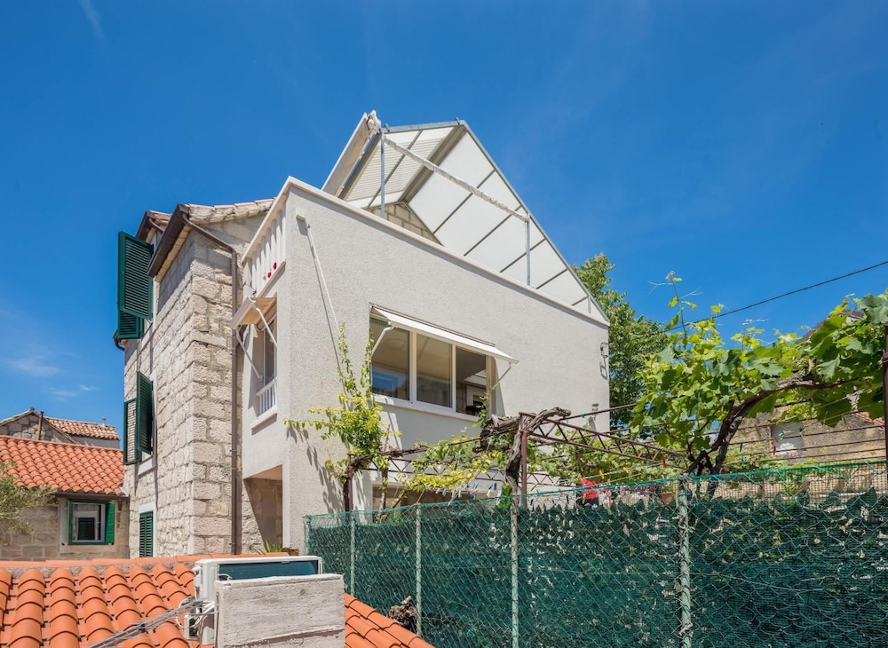 Split Center Suites 58/66