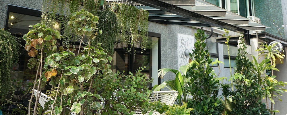 Nihao Cafe Hotel 64/67