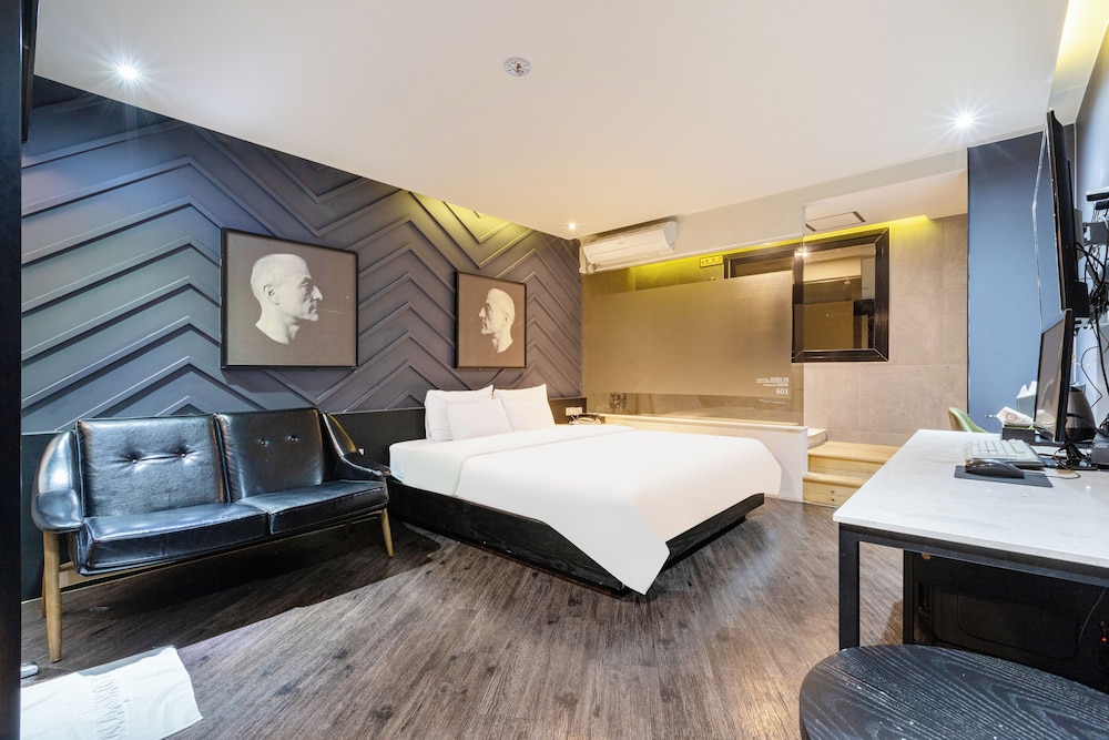 ROOM, DOUBLE BED