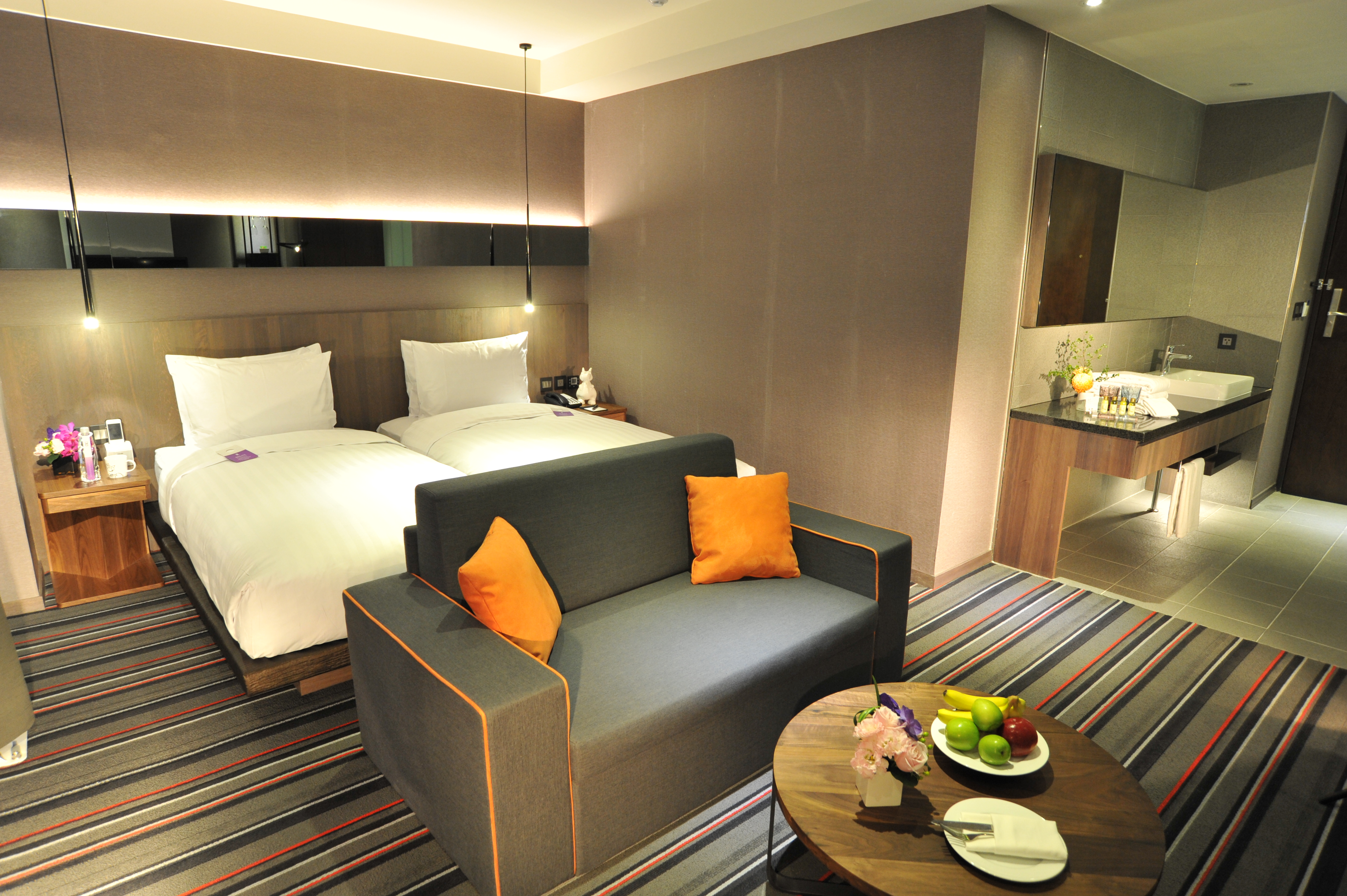 GRAND, SUITE, TWIN BEDS