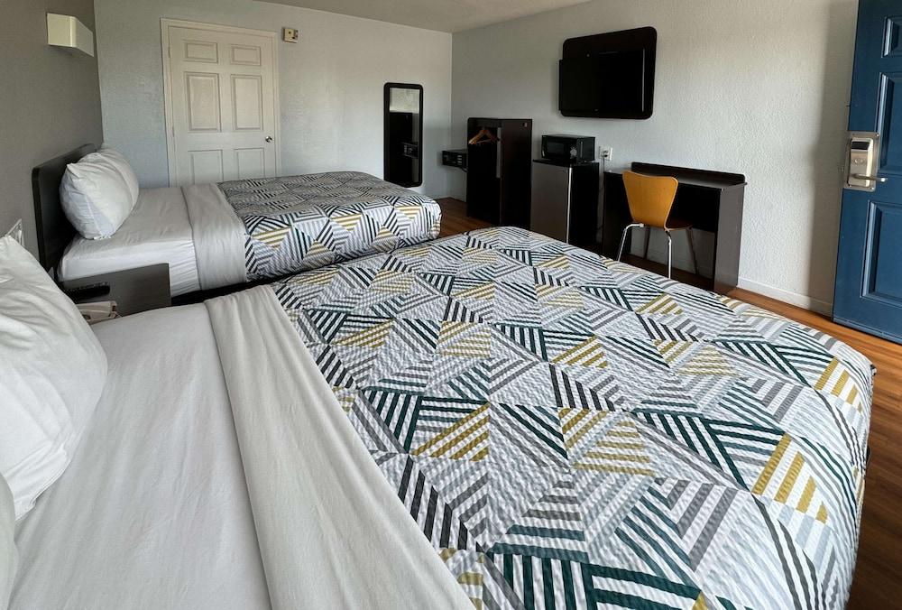 Motel6 Delano, CA 29/38