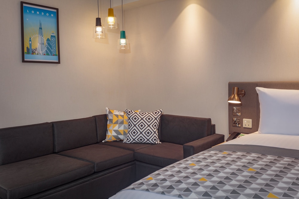 Holiday Inn London - Heathrow Bath Road 12/76