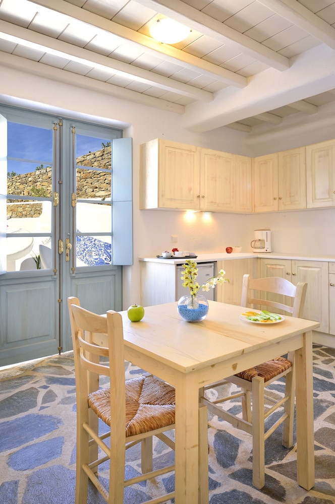 Mykonos Pantheon 37/50