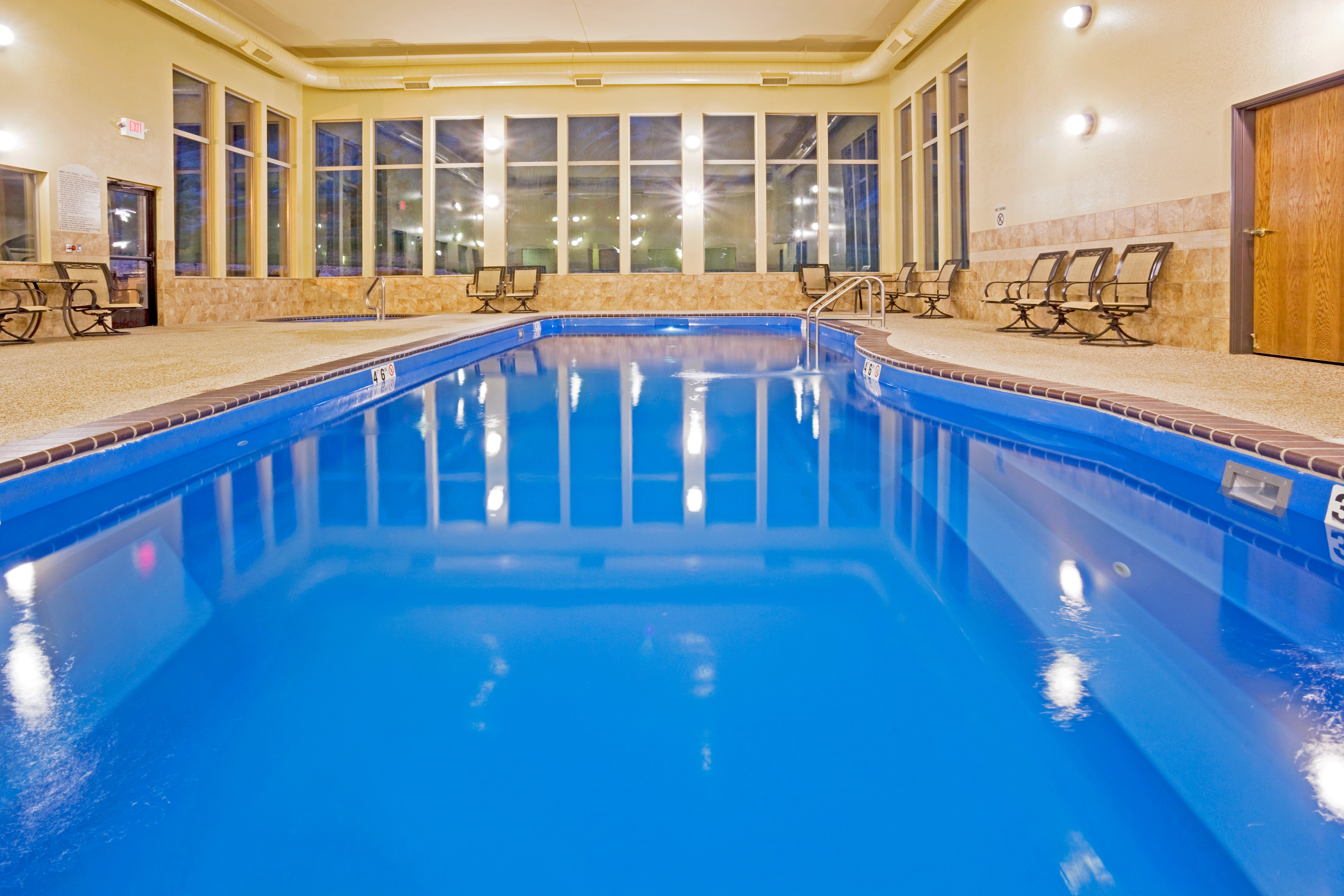Holiday Inn Express and Suites Custer 7/59