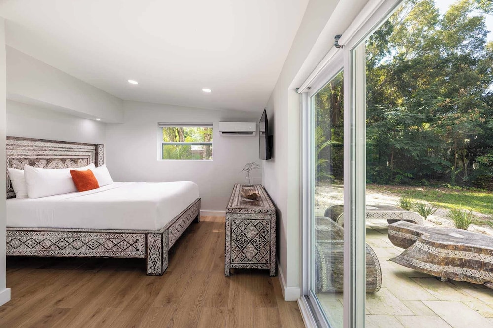 Shore Pavilion, House, 3 King Beds