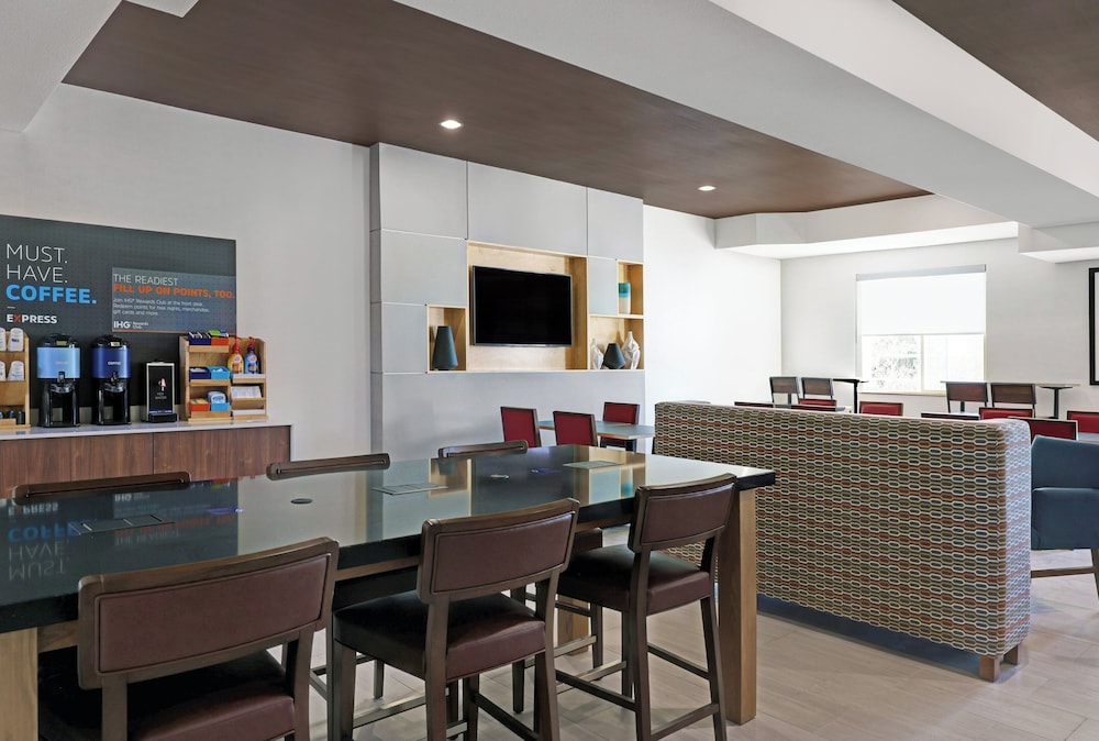 Holiday Inn Express Hotel And Suites Newport 51/76