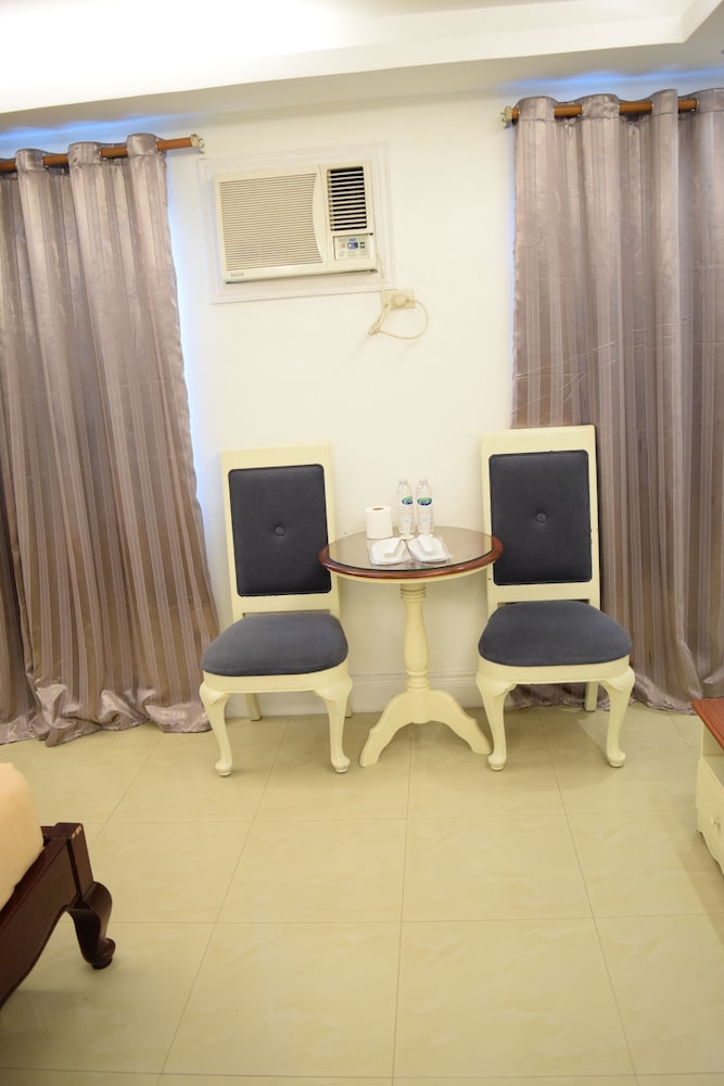 OYO 252 Hotel Euroasia 39/50