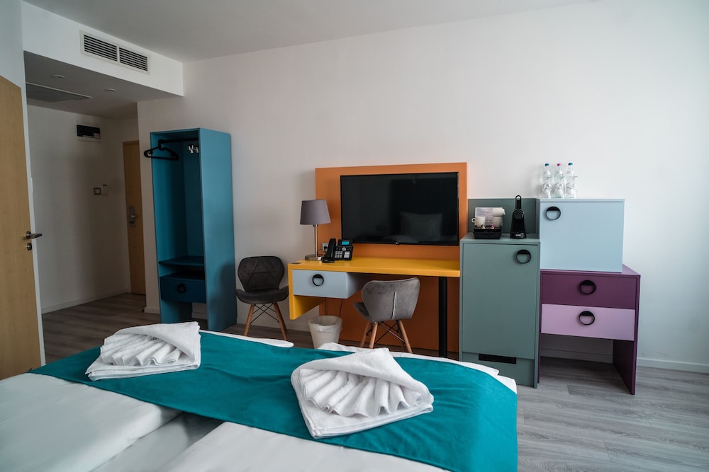 غرفة قياسية ثلاثية بسرير فردي، CIVITAS BOUTIQUE HOTEL 3/7