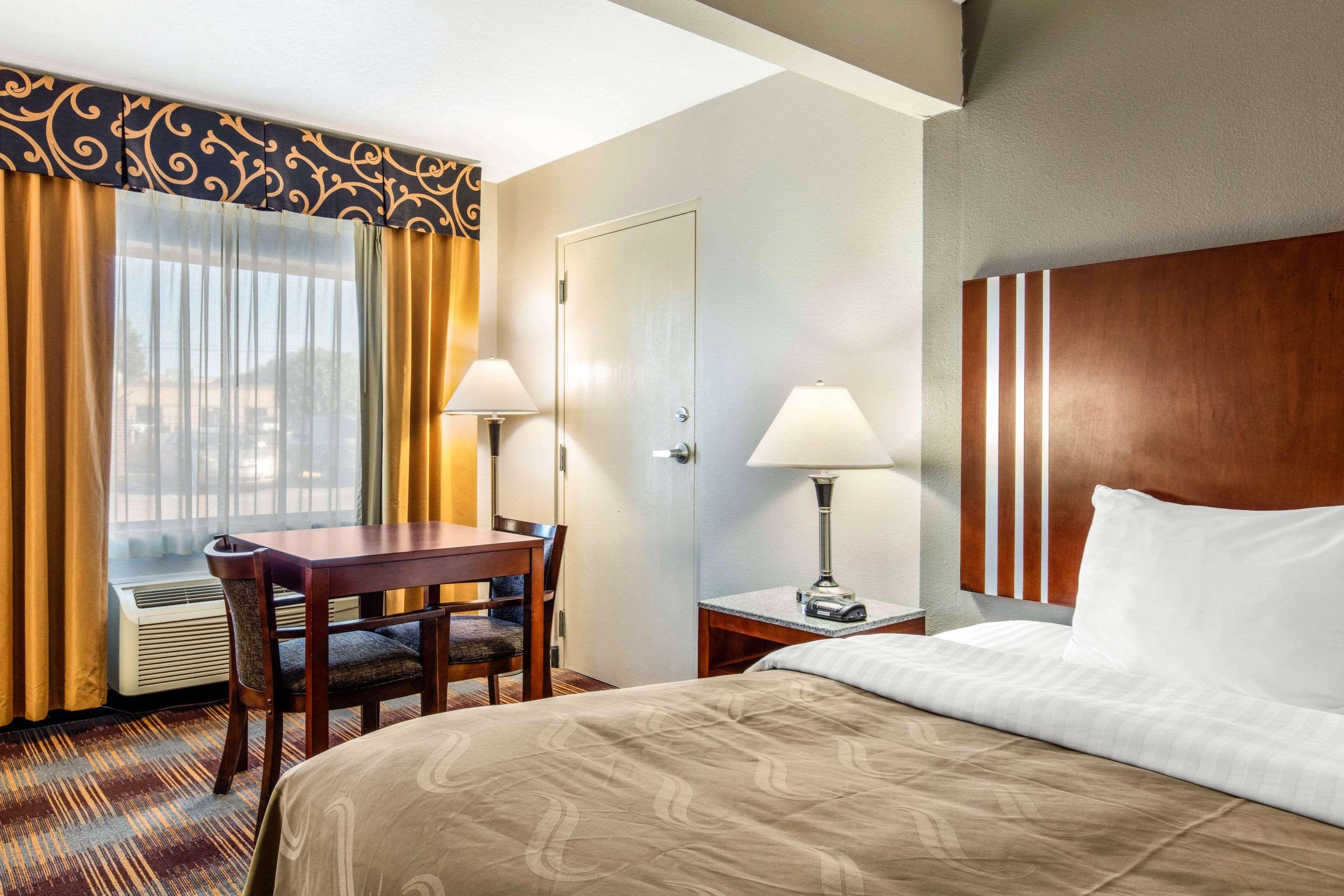 ROOM, KING BED, ACCESSIBLE