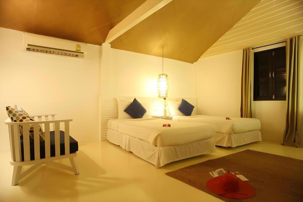 Casuarina Resort 2/27