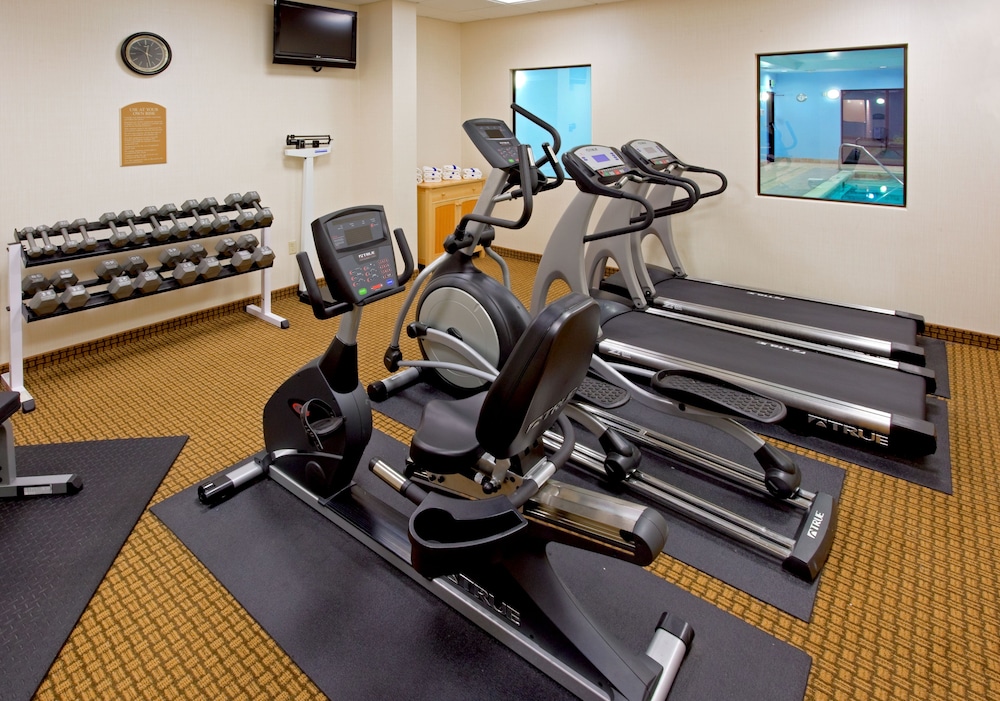 Holiday Inn Express Hotel Suites Latham 45/70