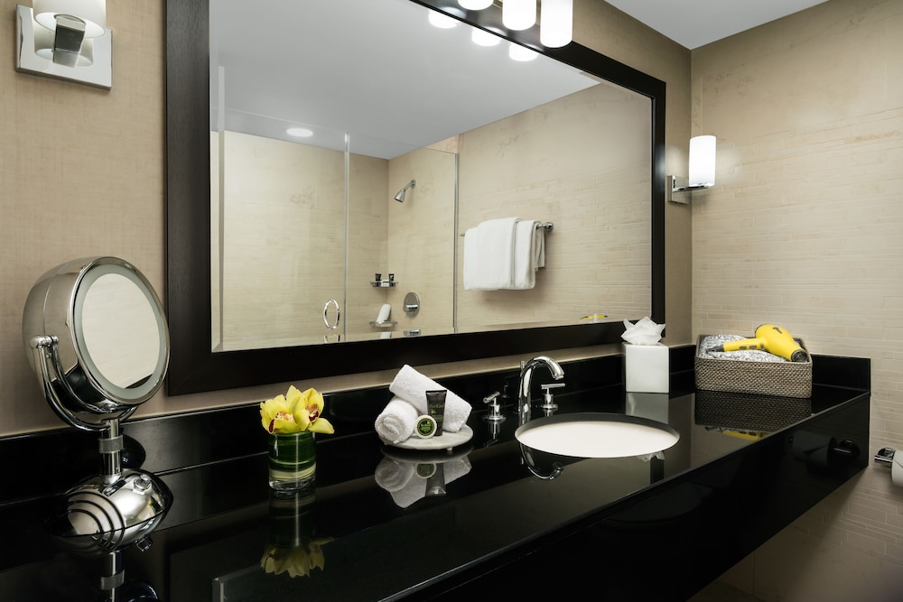 Hyatt Centric Arlington 72/73