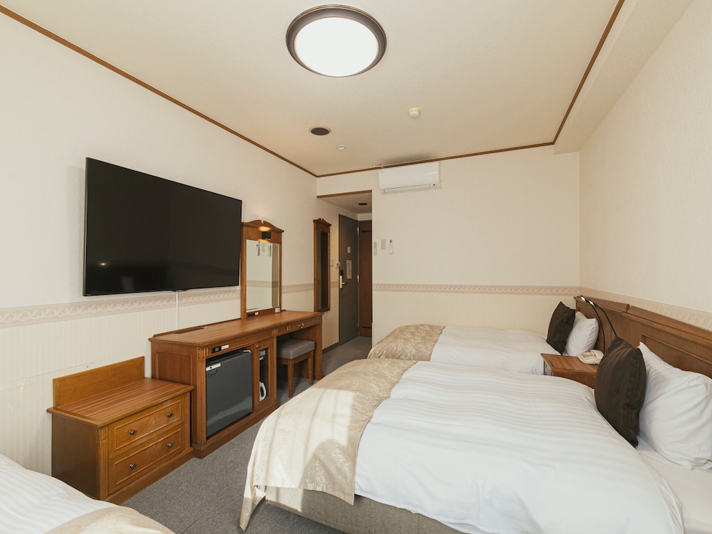3 BEDROOMS, TRIPLE