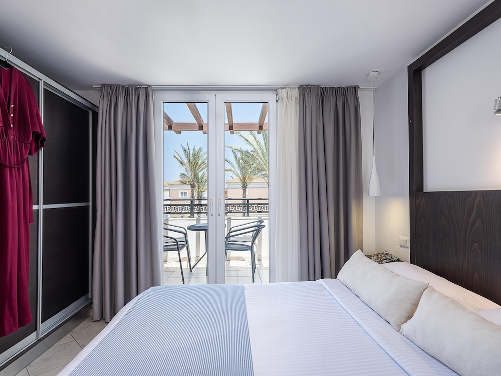 Atlantica Caldera Beach Hotel 24/65