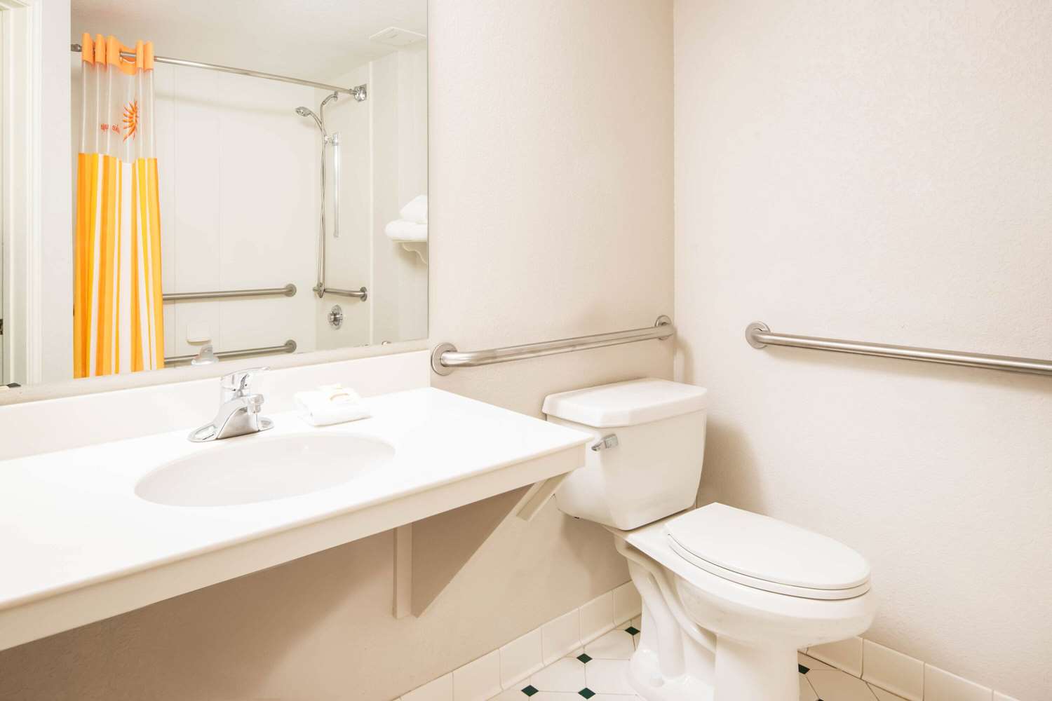 La Quinta Inn & Suites by Wyndham Colorado Springs South AP 31/33