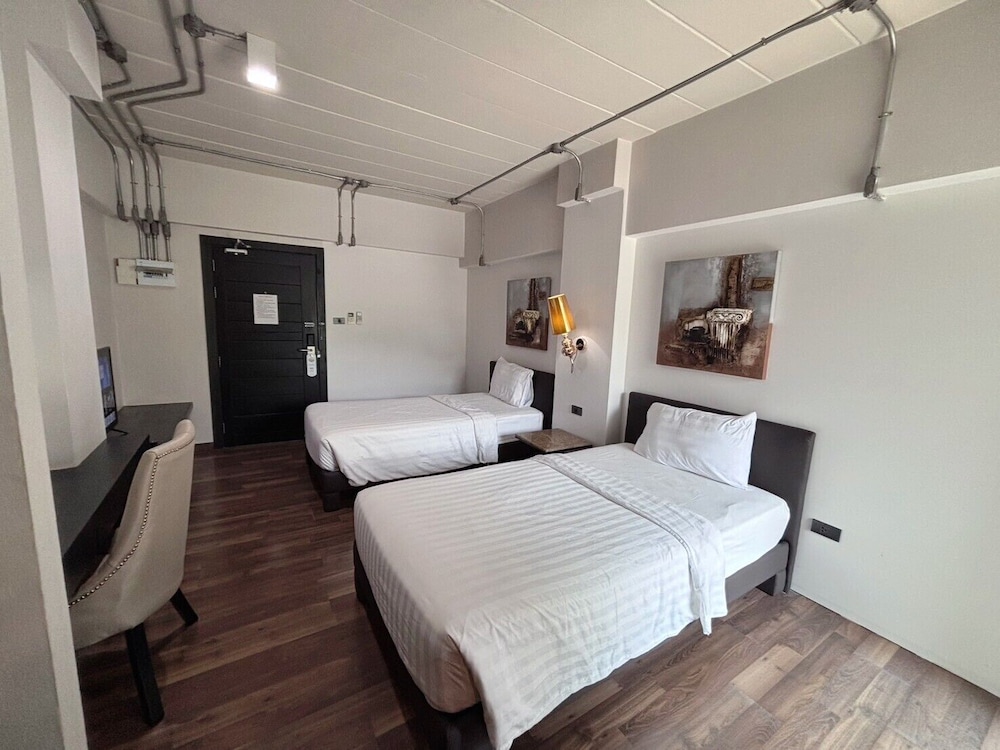 Diary Suite Hotel 12/50