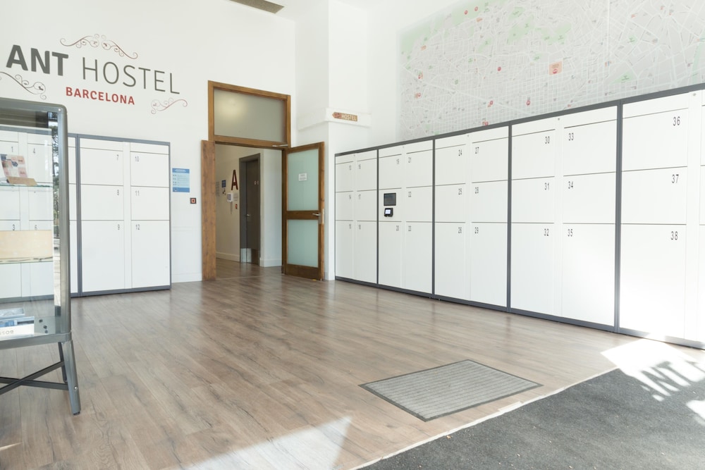 Ant Hostel Barcelona 64/66