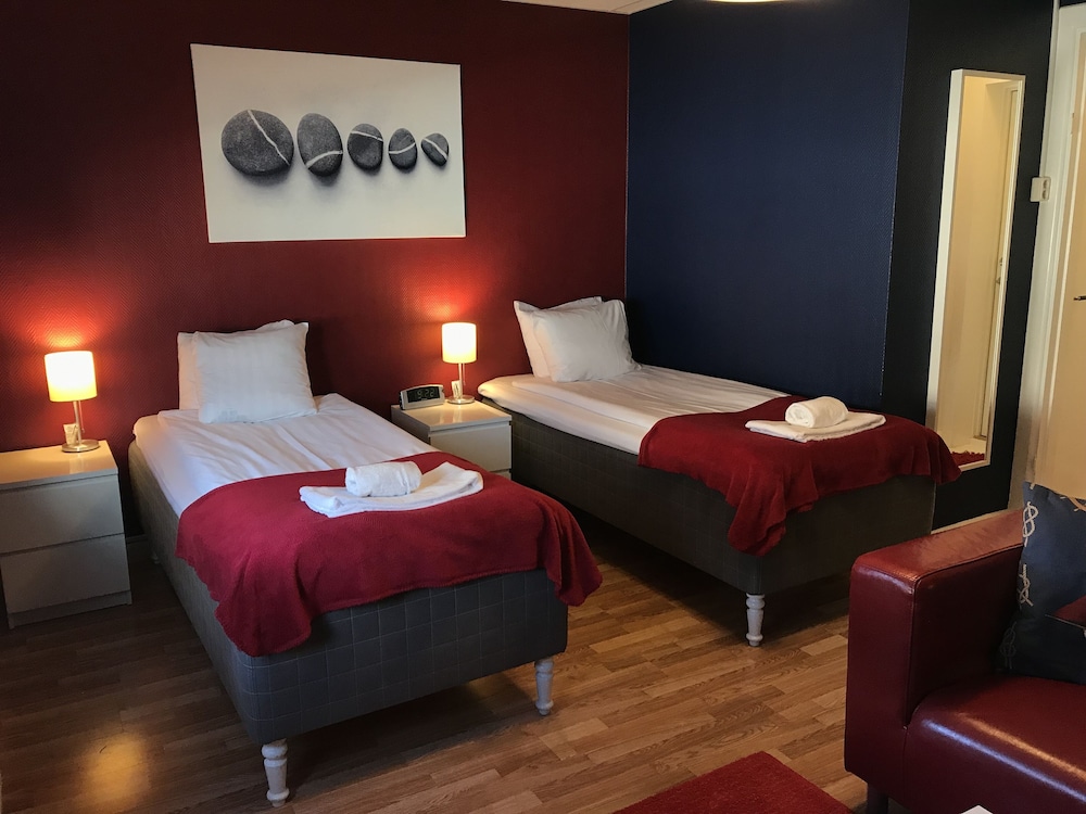 Port Hotel 13/45