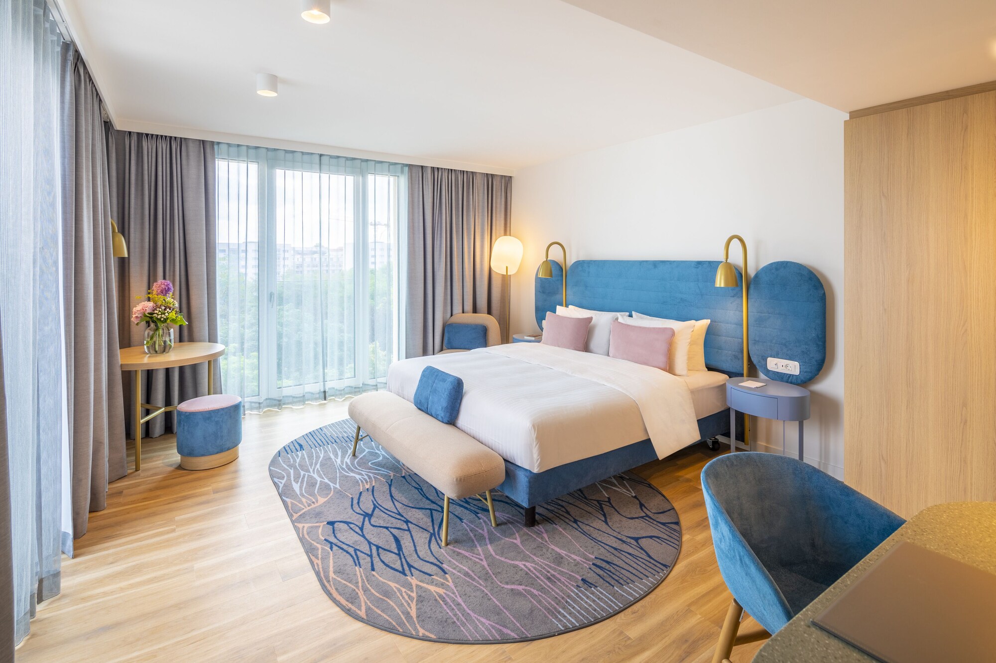 DELUXE, KING BED, SOFA