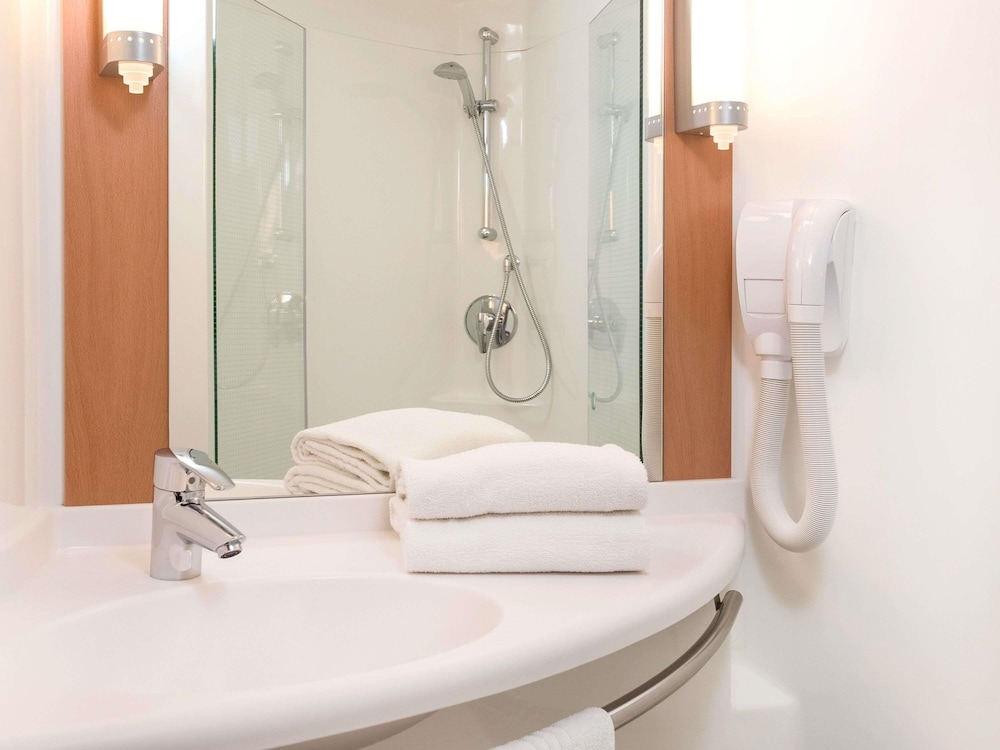 Ibis Vitre Centre 62/63