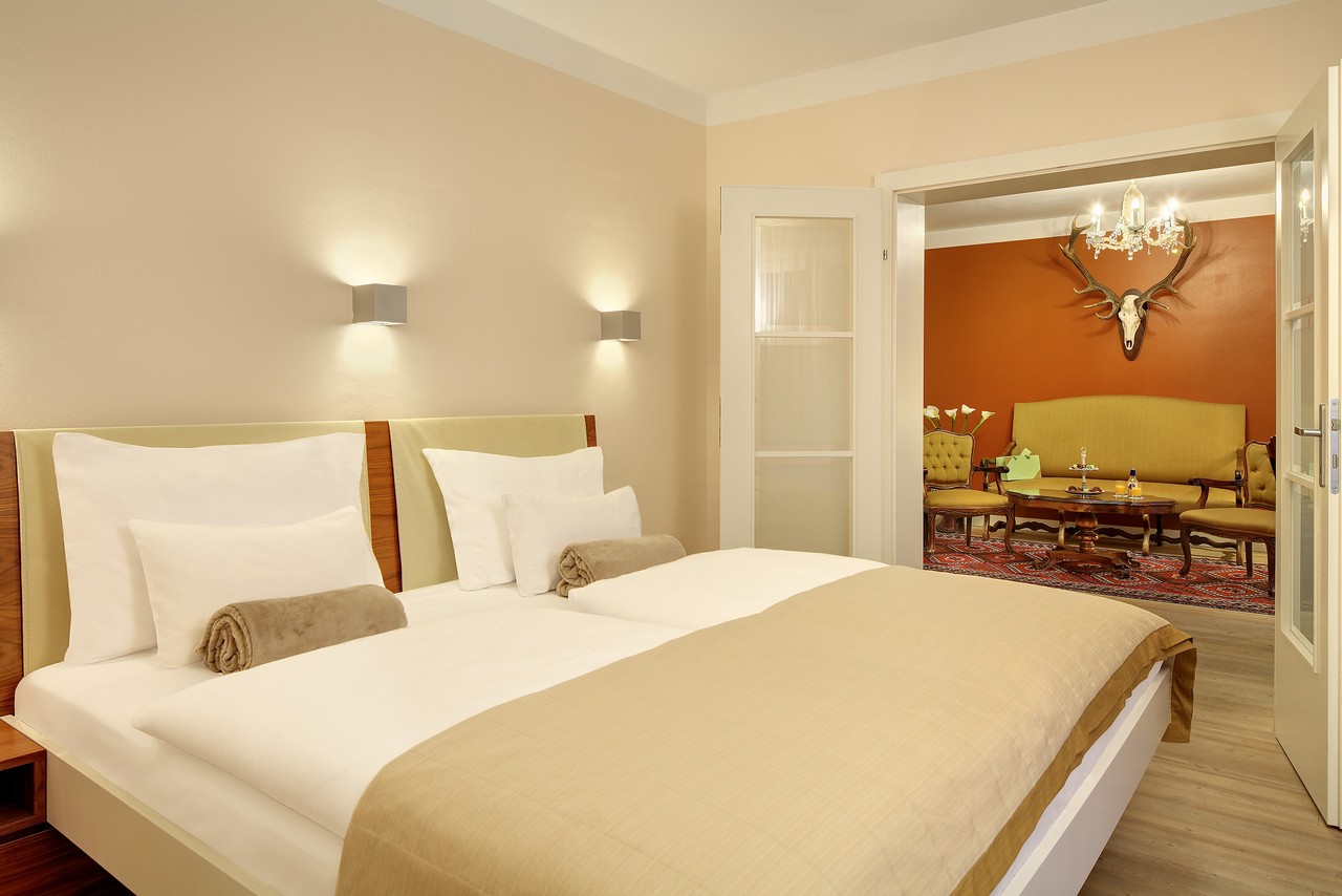 2 Bedrooms, Vintage, Suite, Park View, Balcony