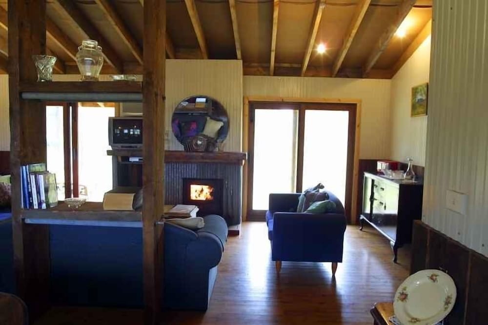 LOVEDALE COTTAGES 21/43