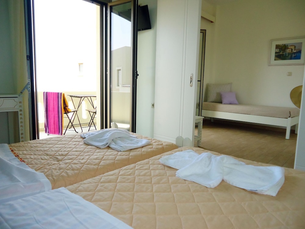 Almyra Apartments 18/88