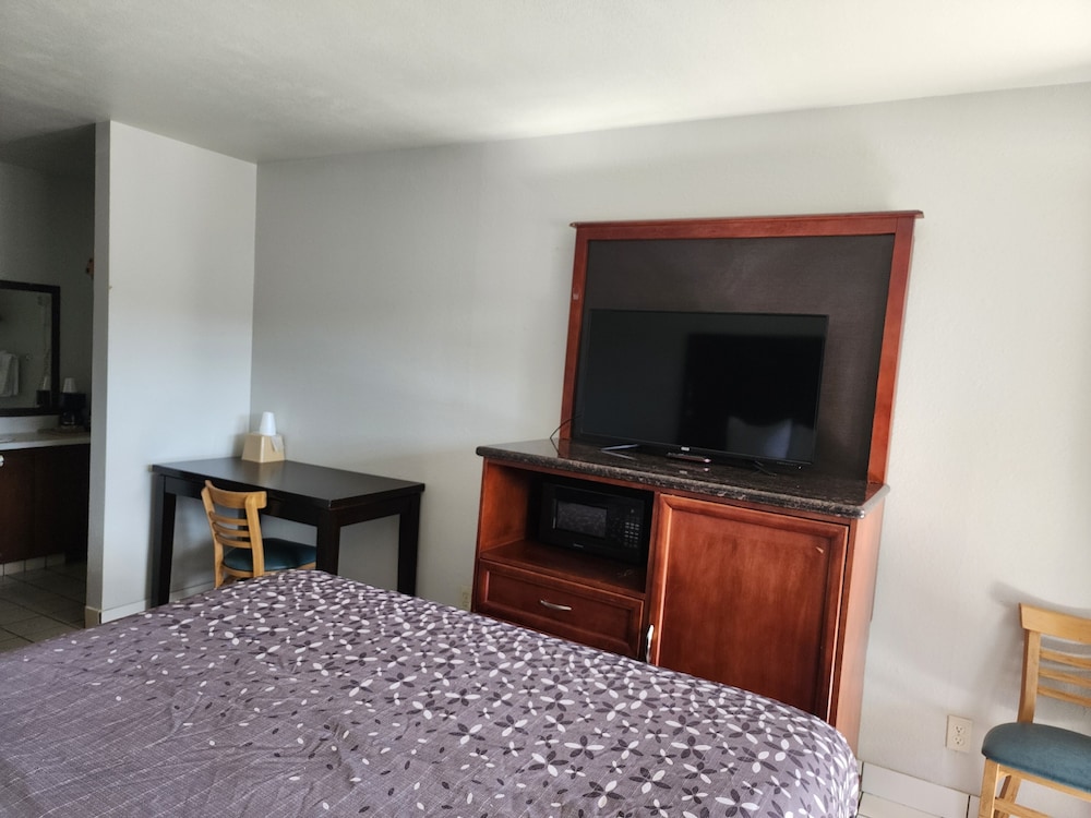 PACIFIC INN 18/23