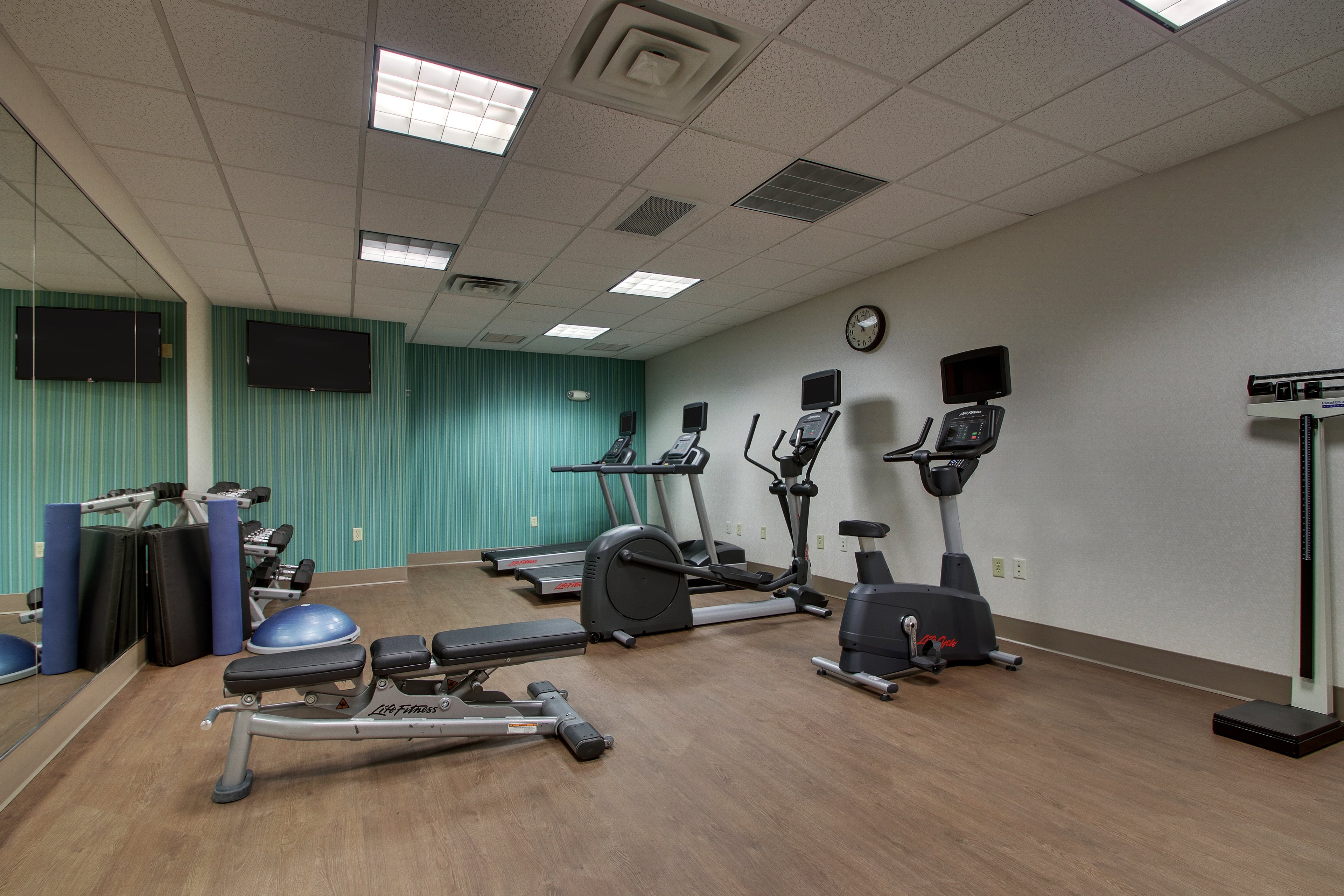 Holiday Inn Express Suites Morris 28/49