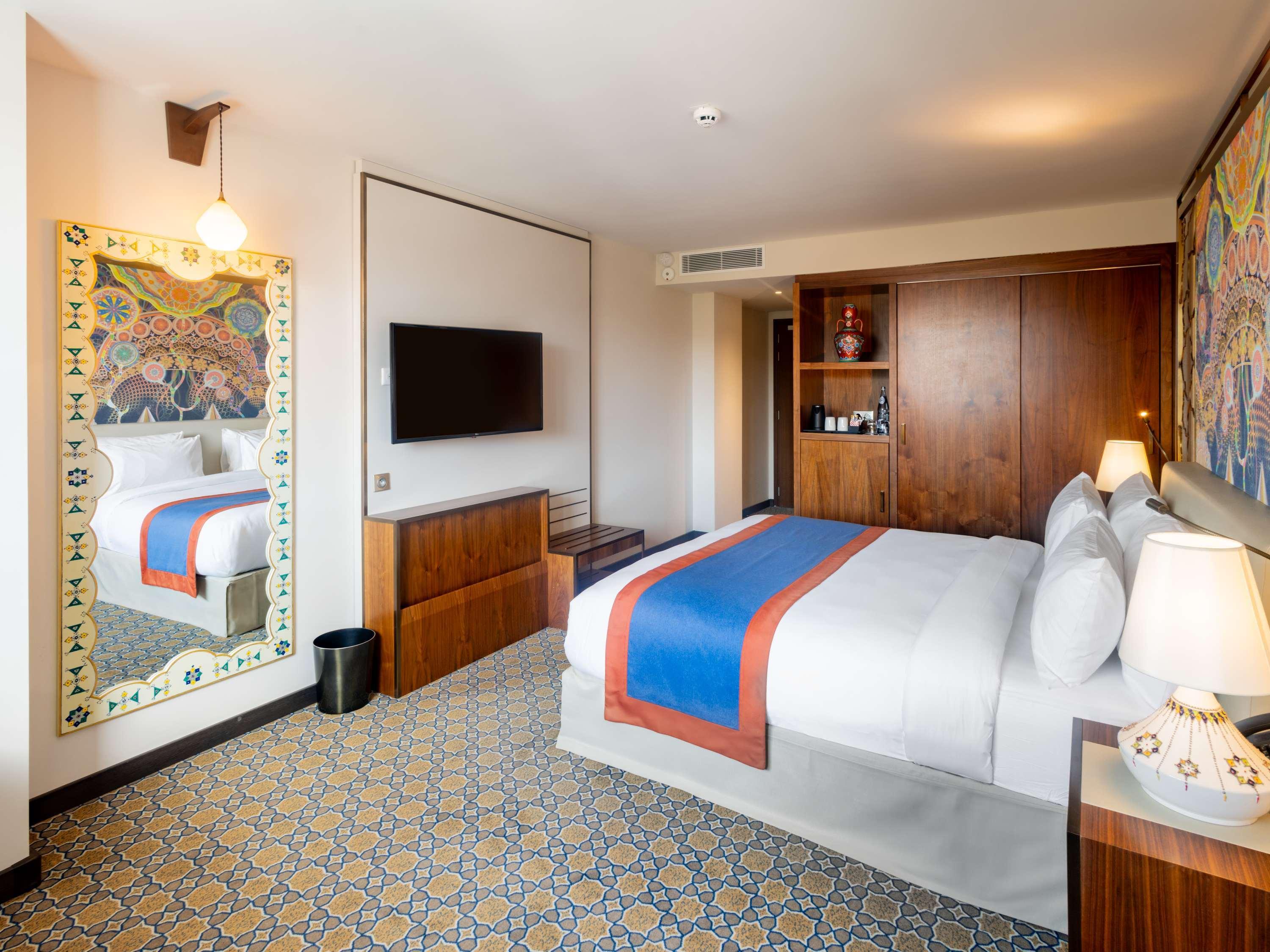CLASSIC, KING BED, CITY SIDE