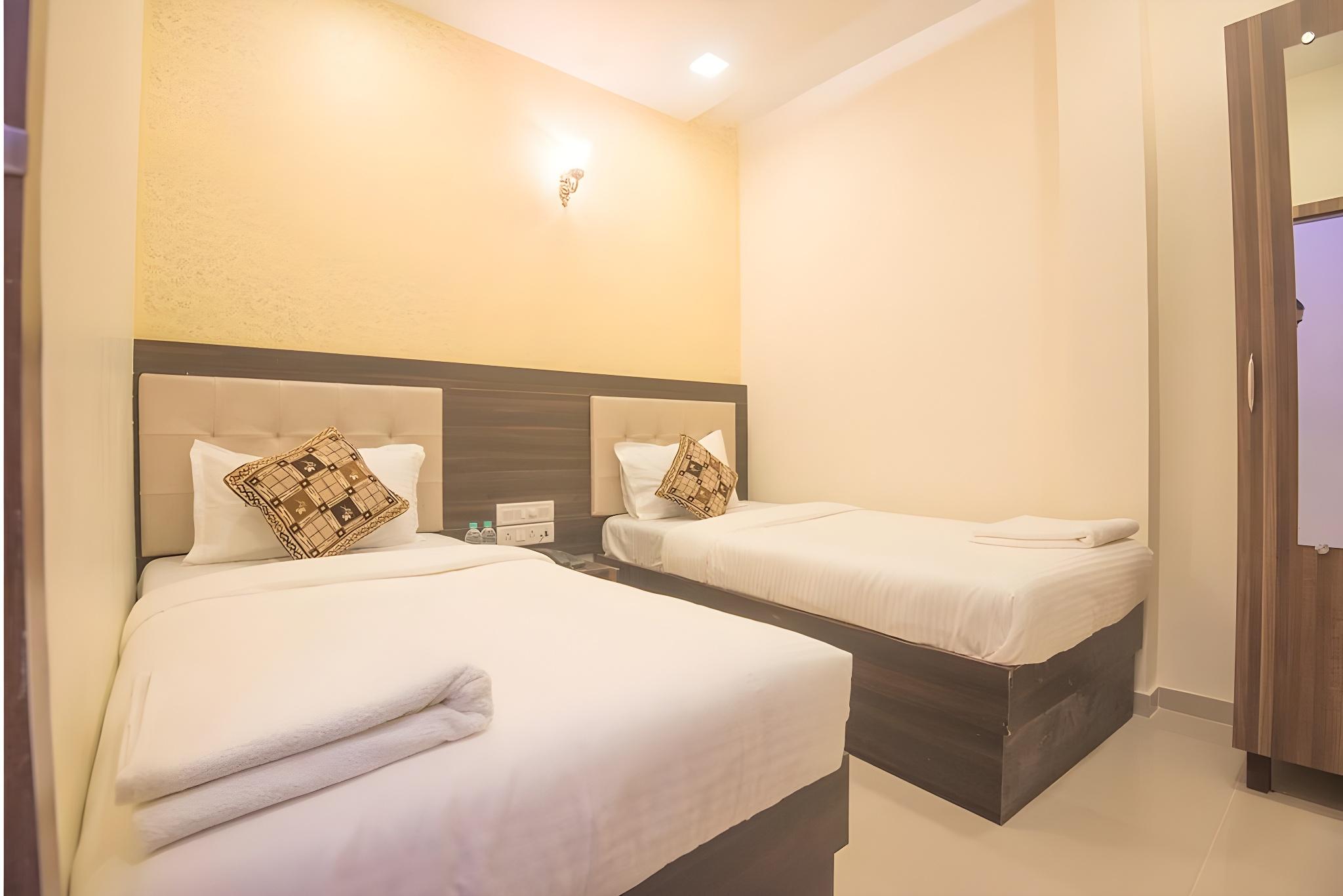 Oyo 10954 Hotel Golden Galaxy 10/50