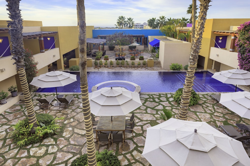 Los Patios Hotel 6/57