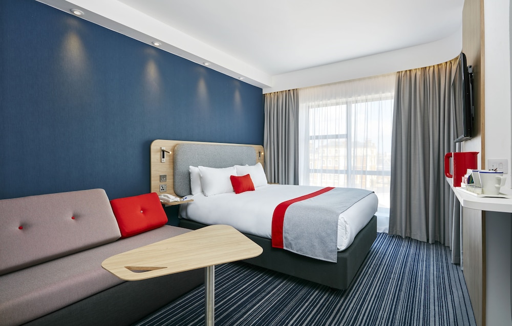 HOLIDAY INN EXPRESS GRIMSBY 18/35