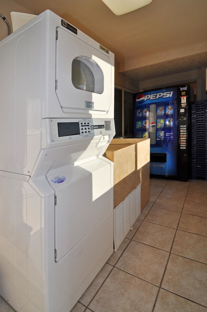 Days Inn & Suites by Wyndham Lodi 7/36
