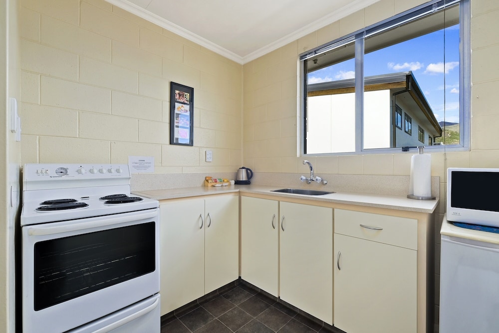 Central Gateway Motel 12/46