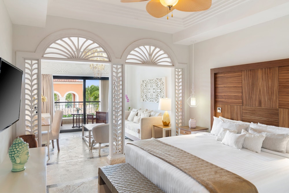 Junior Suite, 1 King or 2 Queen Beds, Ocean View, Balcony