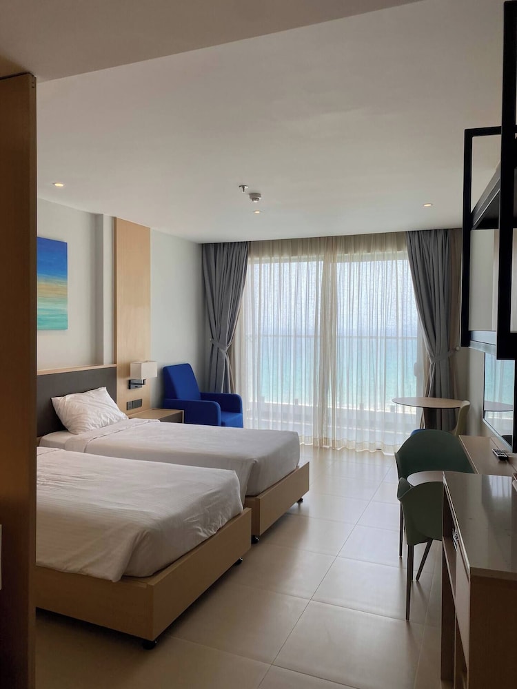 DELUXE, TWIN BEDS, SEA VIEW, BALCONY