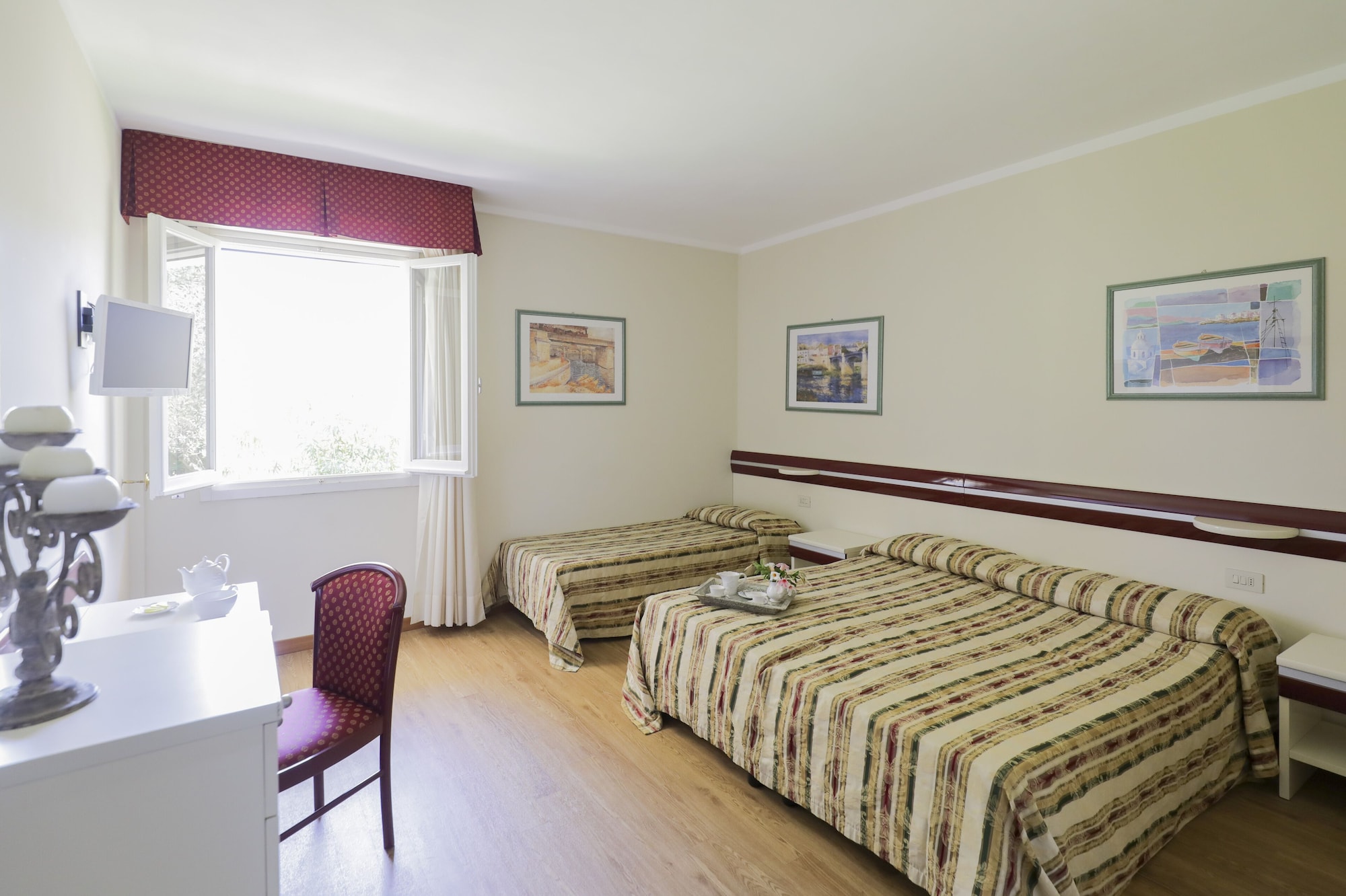 Economy, Queen Bed