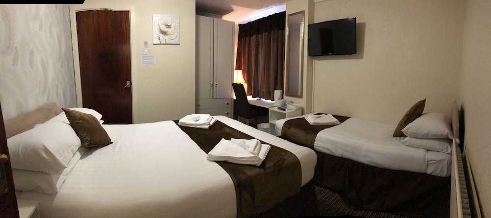 The Feathers Hotel 17/34