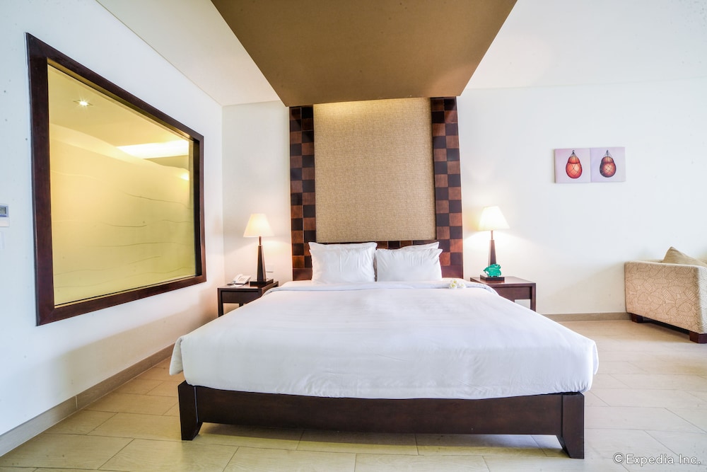 Olalani Resort and Condotel 12/69