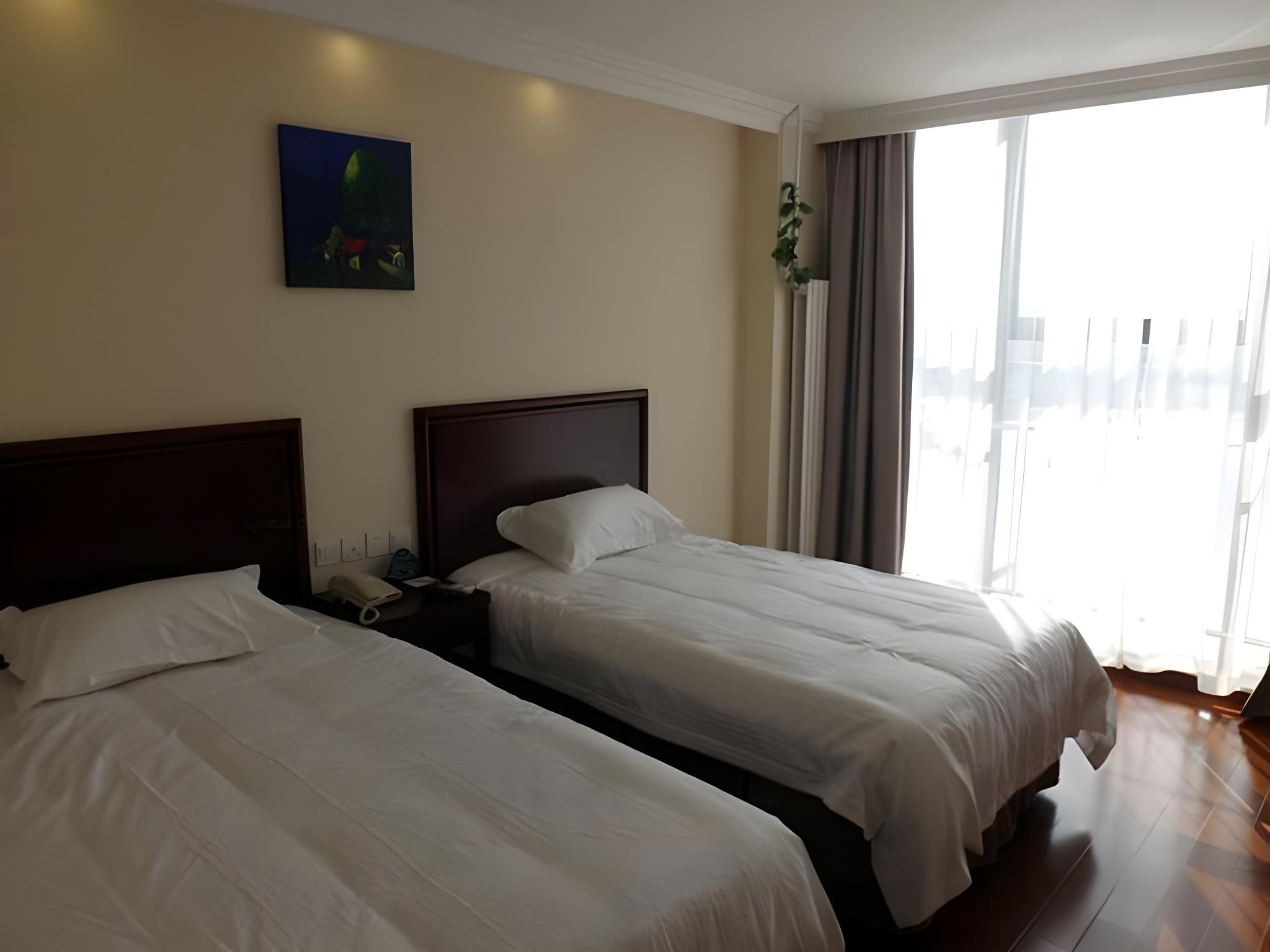 Fashion, Twin Beds
